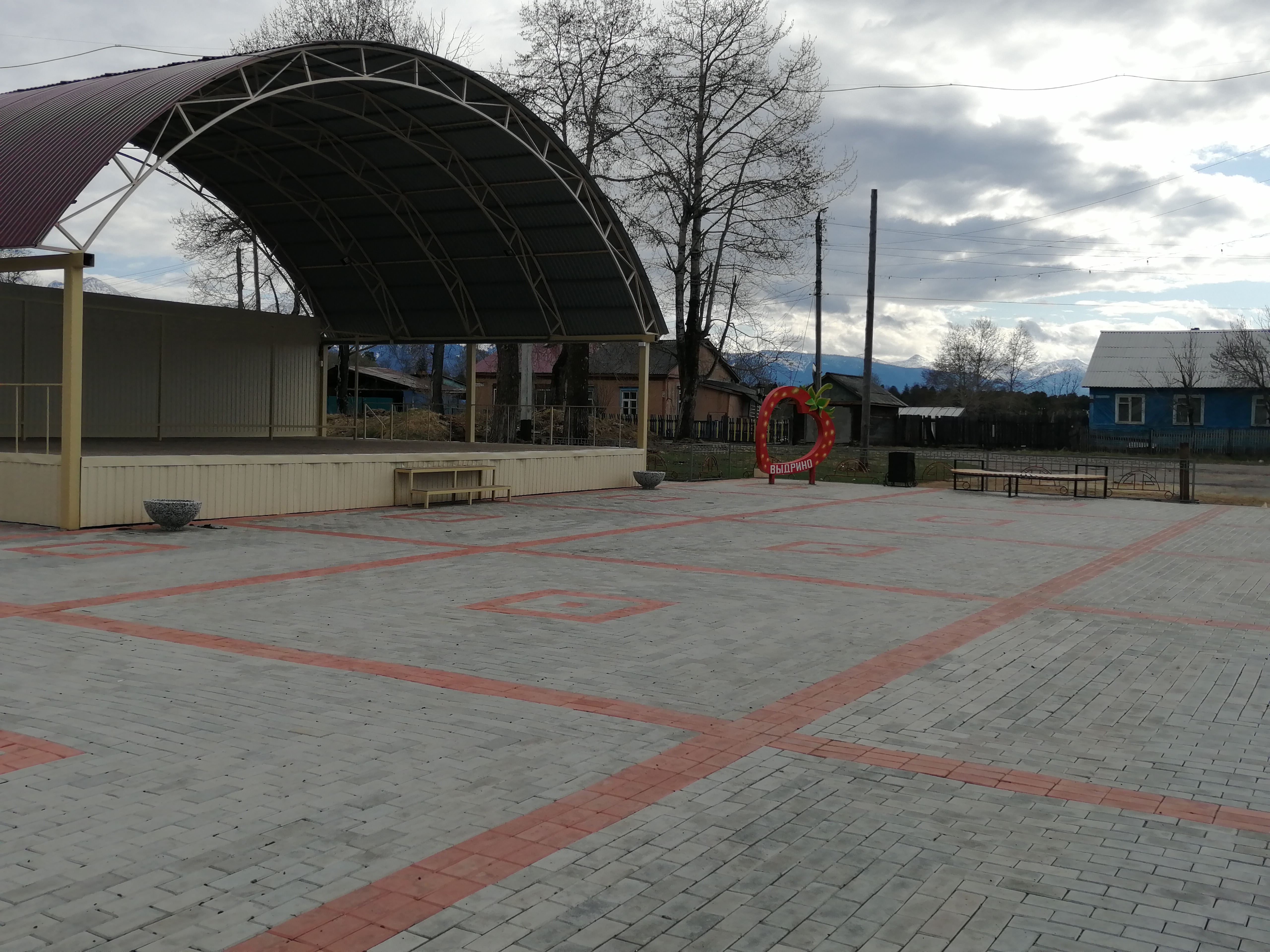 Фотографии.